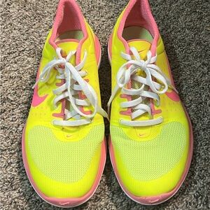 Nike yellow/pink 8.5